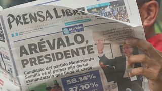 Periódico anuncia la victoria de Arévalo