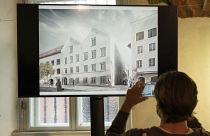 المخطط المختار لإعادة التصميم المعماري لمنزل أدولف هتلر، خلال مؤتمر صحفي في وزارة الداخلية في فيينا.