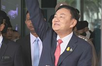 Thaksin Shinawatra salue ses supporters