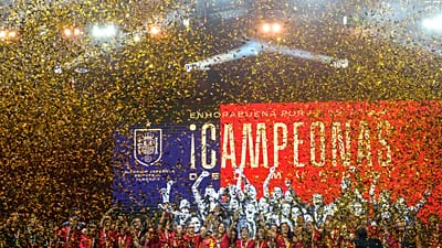 فيديو. فيديو: احتفالات بعودة بطلات منتخب إسبانيا لكرة القدم بعد ...