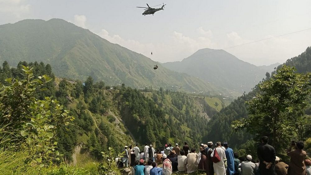 Op een hoogte van 300 meter: 8 mensen gered van een gondelval in Pakistan