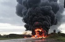 Фотография горящего бомбардировщика на военном аэродроме "Сольцы" в Новгородской области