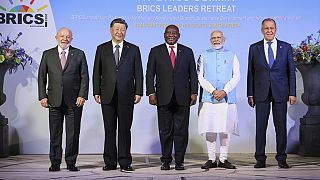Da esq. para a dir., presidentes do Brasil, da China e da África do Sul, primeiro-ministro da Índia e ministro dos Negócios Estrangeiros da Rússia, esta terça-feira.