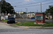 مشهد خارجي لسجن شرطة فولتون بولاية جورجيا الأمريكية