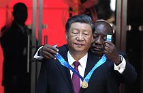 A kínai elnök a BRICS-csúcs előtt még Pretoriában