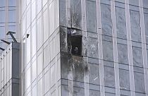 Ukrayna menşeli olduğu iddia edilen İHA, Rusya'nın başkenti Moskova'da havada imha edildikten sonra bir binaya isabet etti