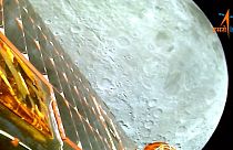 Vista de la Luna desde el módulo de aterrizaje Chandrayaan-3 durante la inserción en órbita lunar el 5 de agosto de 2023 en esta captura de pantalla de un vídeo publicado el 6 de agosto de 2023.