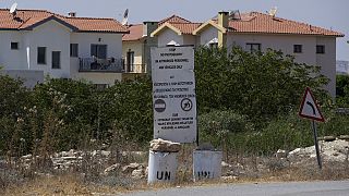 Πινακίδα του ΟΗΕ στην ουδέτερη ζώνη στην Κύπρο