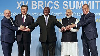 Soldan sağa Brezilya, Çin, Güney Afrika ve Hindistan liderleri ile Rusya Dışişleri Bakanı 