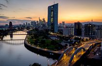 O Banco Central Europeu numa fotografia junto ao rio Meno, em Frankfurt, Alemanha.