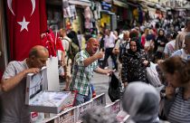 Продавцы на рынке Эминёню, Стамбул, лето 2023 года.