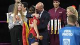 Verbandspräsident Luis Rubiales küsst Spielerin Jennifer Hermoso