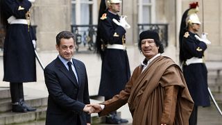 Fransa’nın eski Cumhurbaşkanı Nicolas Sarkozy ve Libya’nın devrik lideri Kaddafi, 10 Aralık 2007