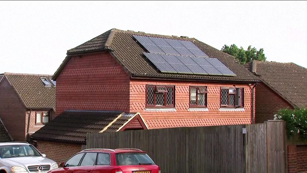 Rising number of UK homes installing heat pumps and solar panels