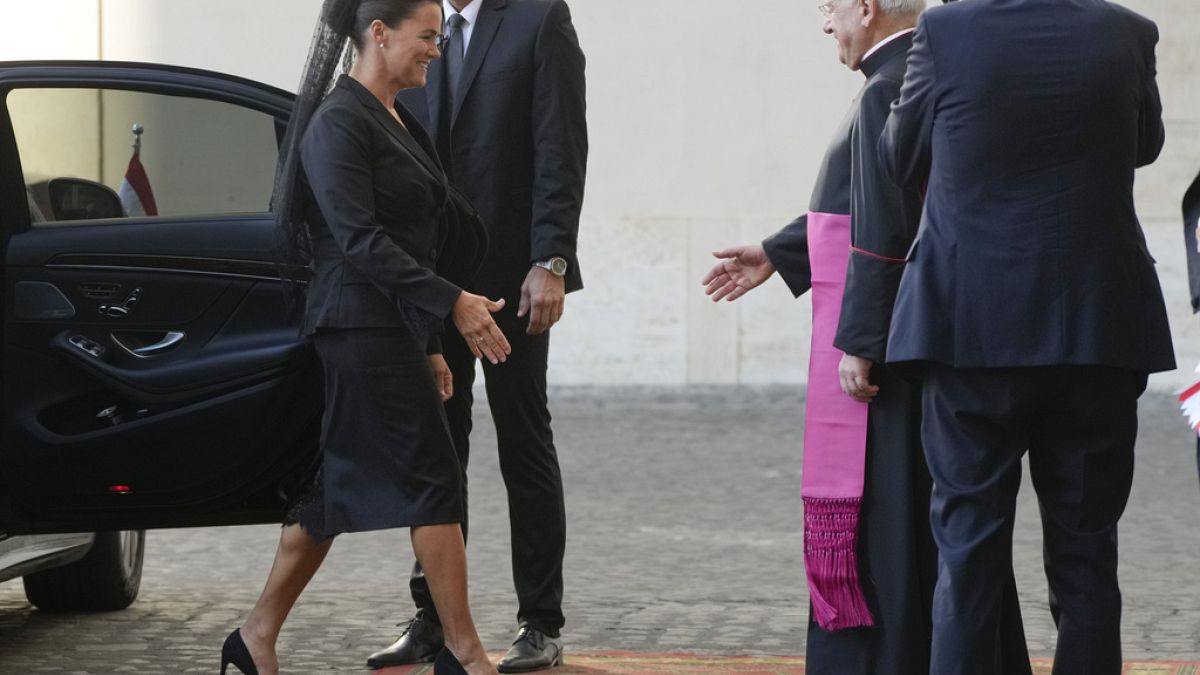 Novák Katalin köztársasági elnök, miután megérkezett Vatikánba