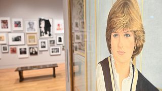 Lady Diana Spencer, a későbbi walesi hercegné Bryan Organ festményén a londoni Nemzeti Arcképtárban