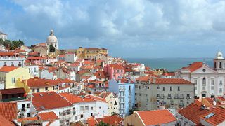 Si viene de otro país en tren (o en avión), lo más probable es que llegue a la capital, Lisboa. 