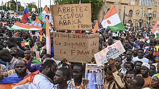 Protesters support coup leaders in Niger