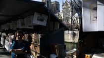Ein Verkaufsstand nahe der Kathedrale Notre Dame