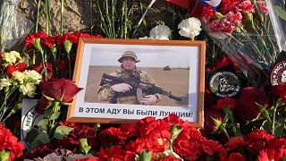 Los partidarios de Prigozhin rinden homenaje al líder mercenario ruso.