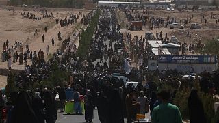 آلاف الأفغان يتوافدون لإصدار جوازات سفر
