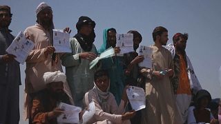 Solicitantes del pasaporte afgano en Herat, oeste de Irán.