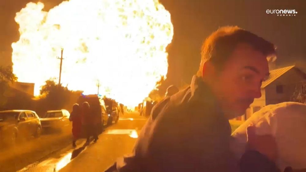 WATCH: Explosion rocks petrol station north of Bucharest thumbnail