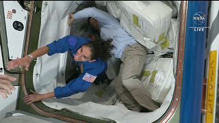 Los astronautas Jasmin Moghbeli, Andreas Mogensen, Satoshi Furukawa y Konstantin Borisov, de Roscosmos, se unen la Expedición 69.