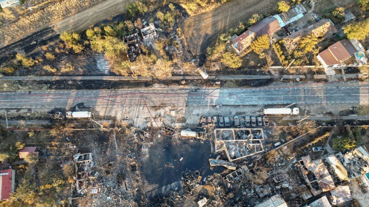 Imagem aérea do local das explosões na estação de GPL de Crevedia