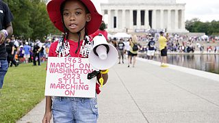 Egy afroamerikai kislány, T'Kyrra Terrell, útban a washingtoni felvonulásra, a Lincoln emlékműnél - 2023. augusztus 26. 