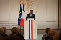 El presidente francés, Emmanuel Macron, en una reunión con sus embajadores este lunes.