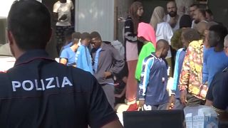 Italie : le centre de la Croix-Rouge de Lampedusa au bord de l'axphyxie