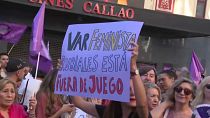 Grupos feministas celebran manifestaciones en apoyo de la futbolista Jennifer Hermoso en Madrid, España