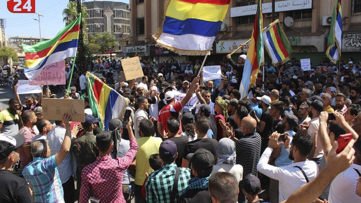 Suriye'nin güneyindeki Süveyda'da Dürzi bayraklarının dalgalandığı protesto eylemleri