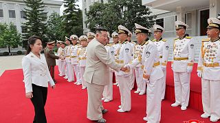 کیم جونگ اون، رهبر کره شمالی هنگام بازدید از مقر نیروی دریایی این کشور