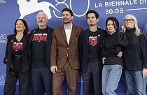 Die Jury in Venedig. Von links nach rechts: Laura Poitras, Martin McDonagh, Santiago Mitre, Damien Chazelle, Shu Qi und Jane Campion
