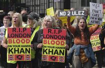 A ULEZ ellen tüntetők Londonban