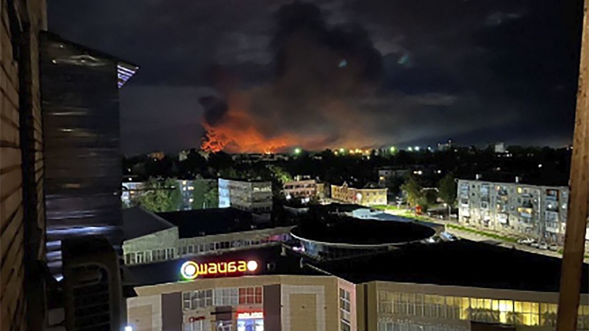 Кадры пожара в Пскове