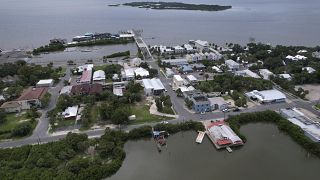 Negocios y casas en Cedar Key, Florida, ante la llegada prevista del huracán Idalia, el martes 29 de agosto de 2023.