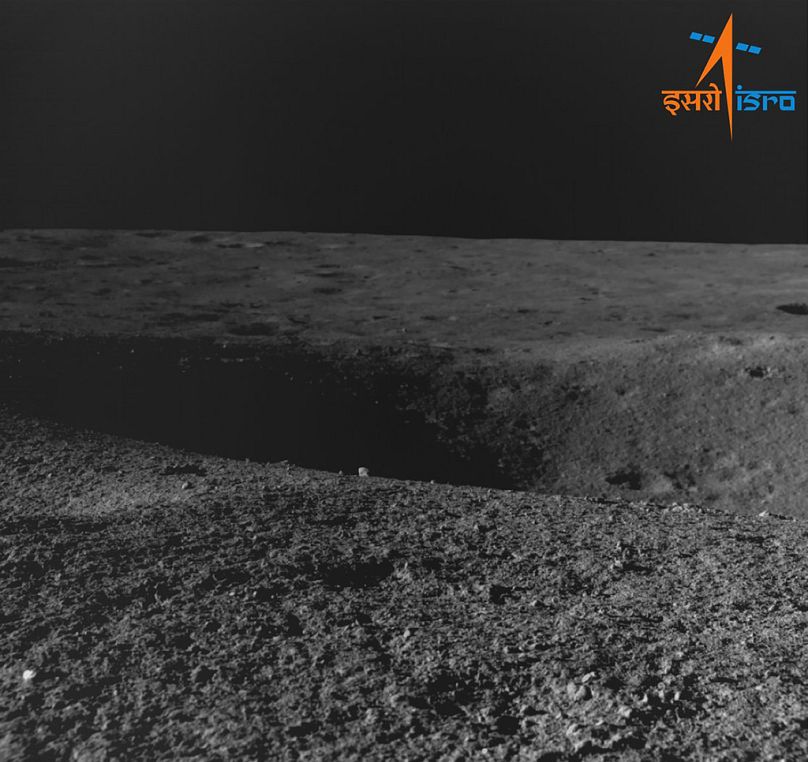 Hindistan'a ait Chandrayaan-3 14 Temmuz 2023 tarihinde Ay görevi için fırlatıldı. İniş ve keşif aracı, 23 Ağustos 2023 tarihinde Ay'ın güney kutbuna başarılı şekilde inmişti
