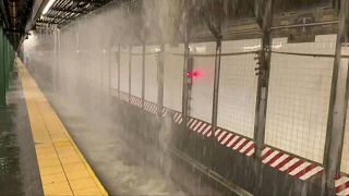 فيضان في أشهر محطات المترو في نيويورك.