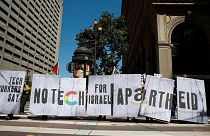 اعتراض معترضان علیه همکاری گوگل و آمازون با ارتش اسرائیل در سانفرانسیسکو به تاریخ هشتم سپتامبر ۲۰۲۲