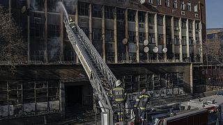 Güney Afrika'da çok katlı binada yangın