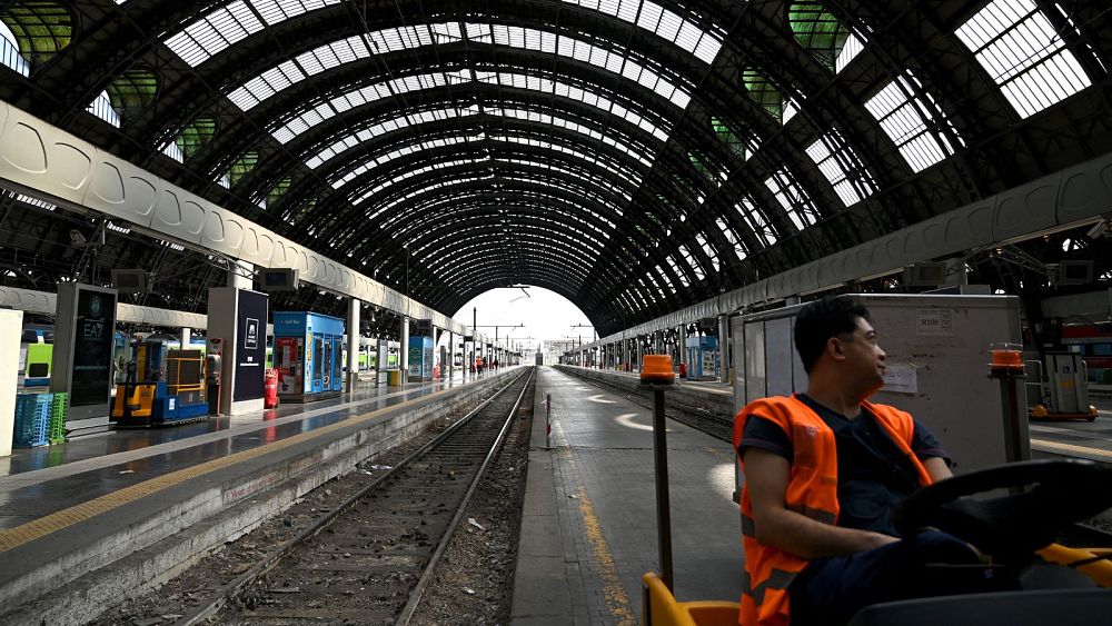Cinco trabajadores ferroviarios mueren en una colisión de trenes en Italia a 160 km/h