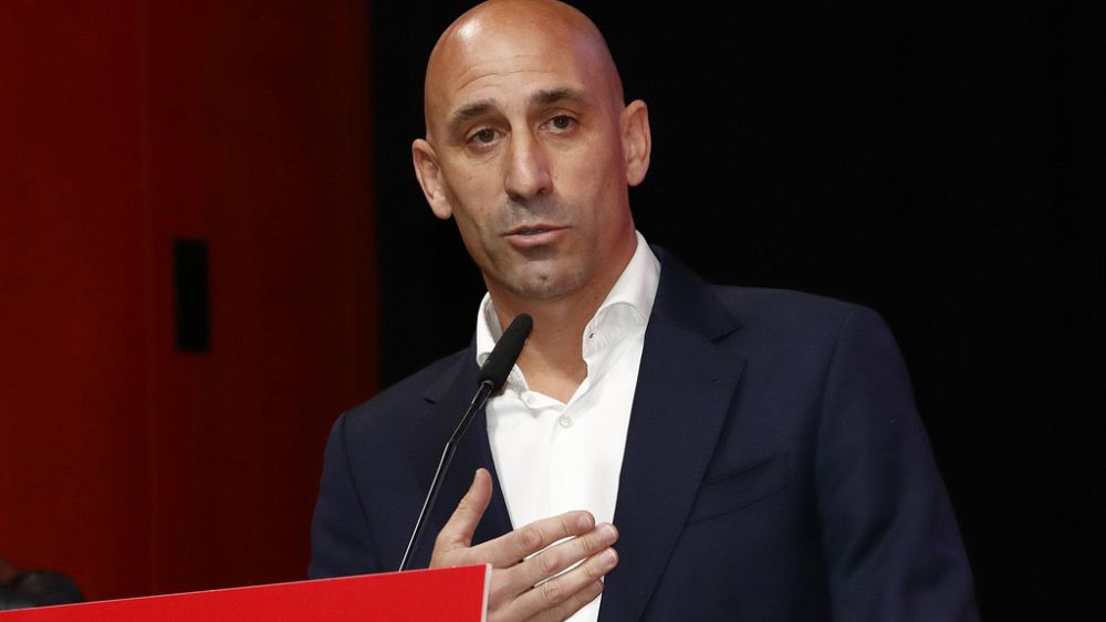 Spanish Football Federation president Luis Rubiales says he'll resign thumbnail