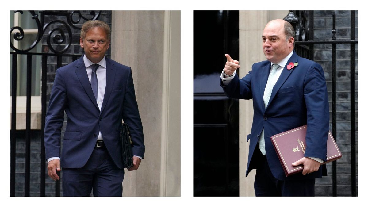 بن والاس وزیر دفاع مستعفی بریتانیا (راست) و گرانت شاپس، وزیر دفاع جدید (چپ)