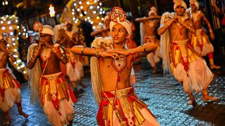موكب سري دالادا بيراهارا، المعروف أيضا باسم "مهرجان السن المقدس"، في سريلانكا