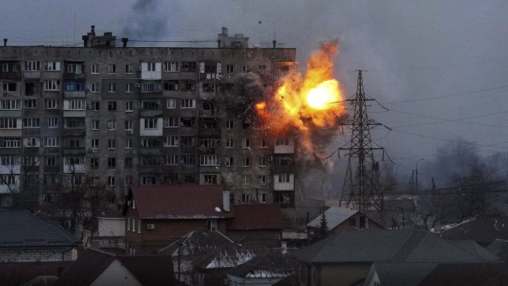 Ukraine war: UK arms giant in Kyiv, Russia spurns grain deal proposal, Moscow Kursk drone strikes thumbnail