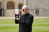 سلمان رشدی و نشان سلطنتی بریتانیا