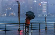 "Saola" werde "starke Winde, sintflutartige Regenfälle und riesige Wellen", so die Behörden in Südchina.